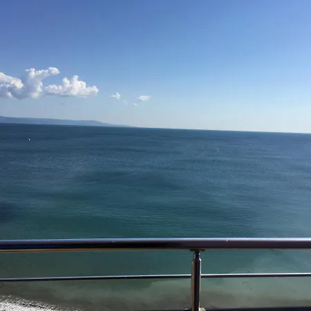 Sunny Bay Поморіє