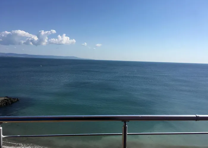 Sunny Bay Πομόριε